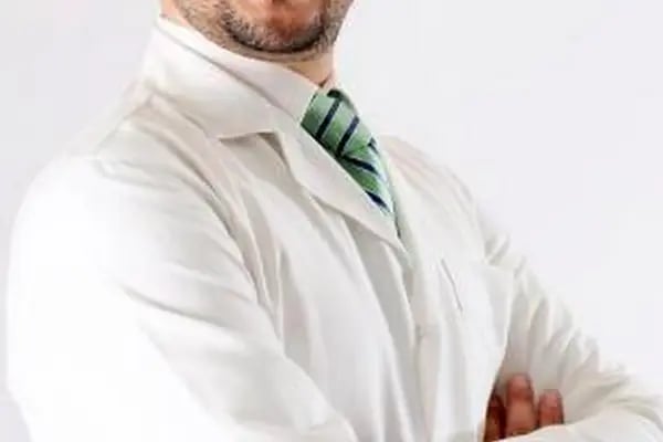Op. Dr. C. Özerk Demiralp - Plastik, Rekonstrüktif ve Estetik Cerrahi Uzmanı - Resim 11