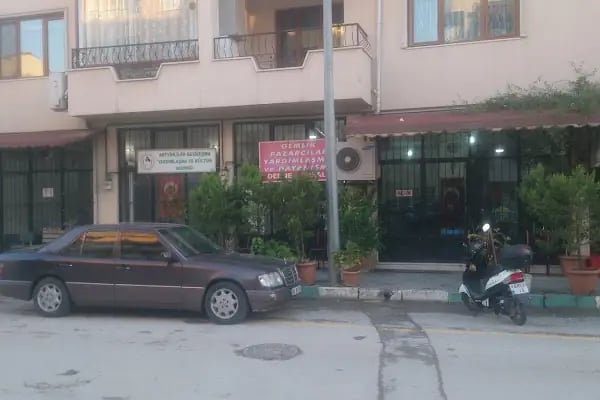 Gemlik Pazarcılar Yardımlaşma Ve Dayanışma Dernek Lokali - Resim 1