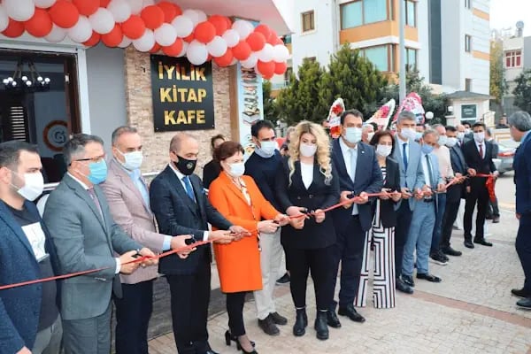 İyilik Kitap Kafe - Resim 1