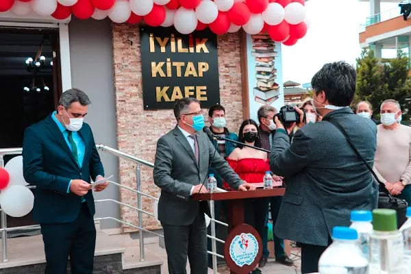 İyilik Kitap Kafe - Resim 4
