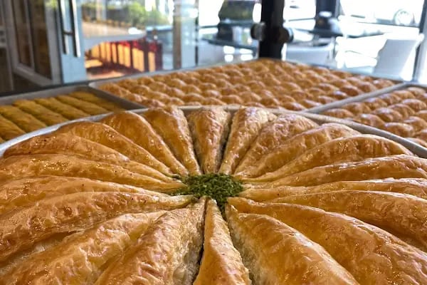 ŞEF BAKLAVALARI MAHMUTBEY ( Baklava, Künefe , Katmer ) - Resim 3