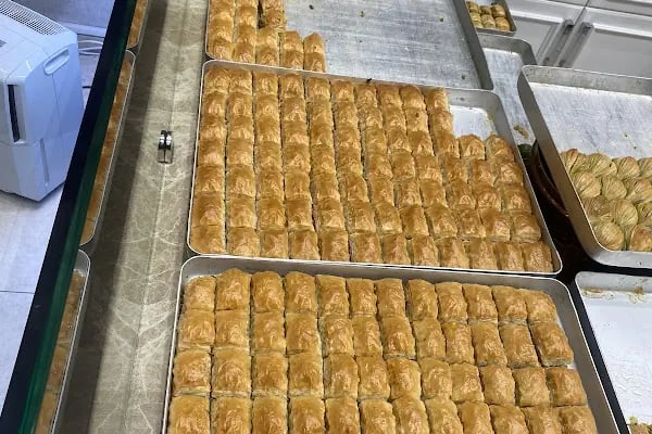 ŞEF BAKLAVALARI MAHMUTBEY ( Baklava, Künefe , Katmer ) - Resim 6