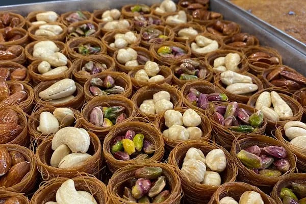 ŞEF BAKLAVALARI MAHMUTBEY ( Baklava, Künefe , Katmer ) - Resim 8