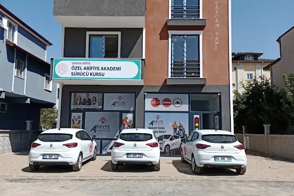 Arifiye Akademi Sürücü Kursu - Resim 1