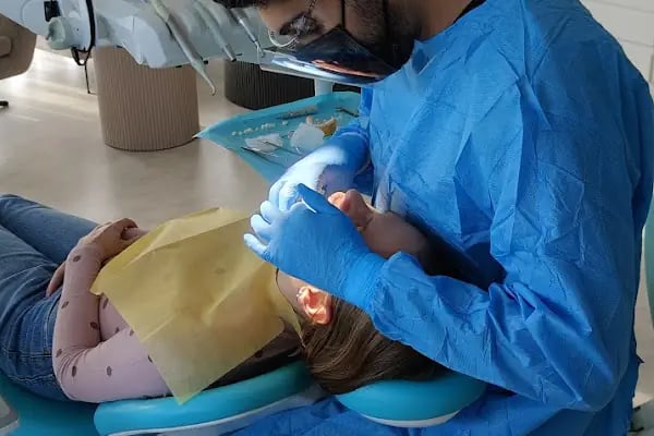 Akar Dental Clinic - Resim 18