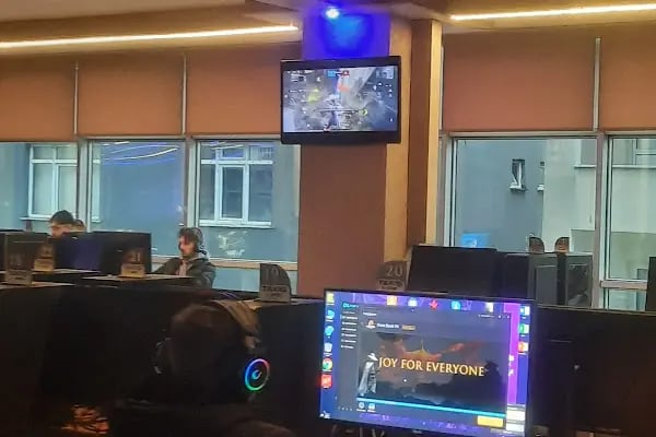 TAKIŞ GAME CENTER (E-Spor, Internet Cafe, Sim Racing,Playstation Salonu, Bilardo Salonu) - Resim 9
