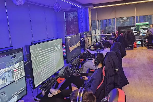 TAKIŞ GAME CENTER (E-Spor, Internet Cafe, Sim Racing,Playstation Salonu, Bilardo Salonu) - Resim 7