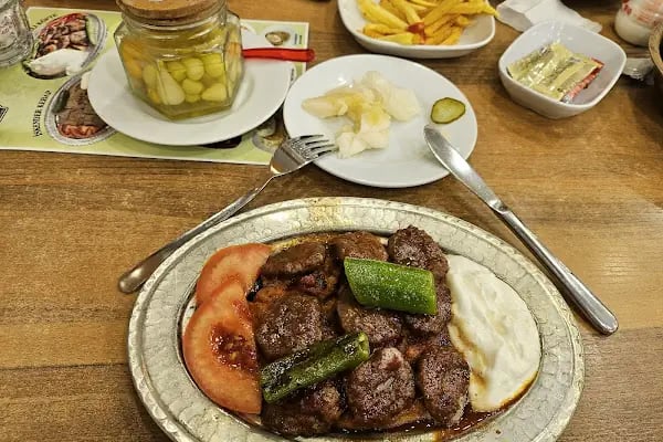 Yeşil Pideli Köfte - Mahir Usta - Resim 3