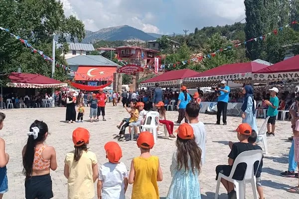 BİN AİLE BİR AİLE DERNEĞİ - Resim 4