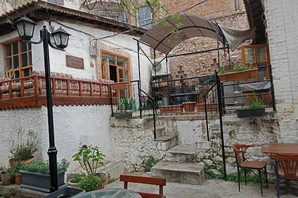 Yeni Eski Cafe Bar - Resim 18