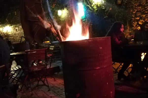 Yeni Eski Cafe Bar - Resim 12