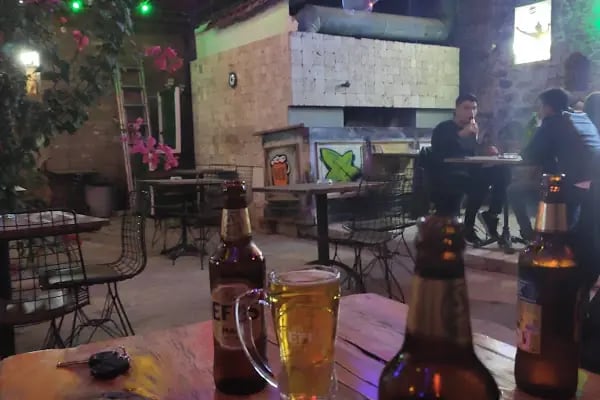 Yeni Eski Cafe Bar - Resim 13