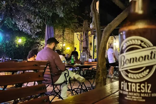 Yeni Eski Cafe Bar - Resim 9