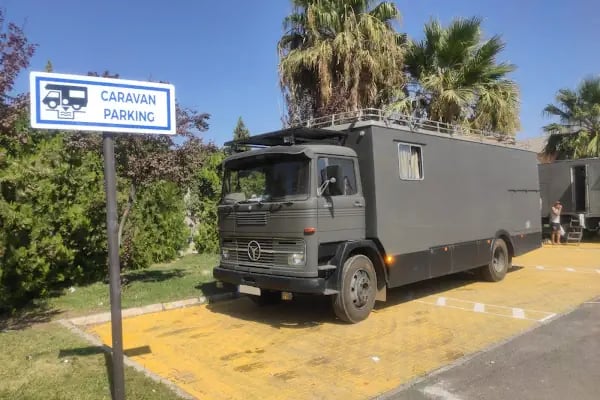 PİAZZA CARAVAN PARKING - Resim 6