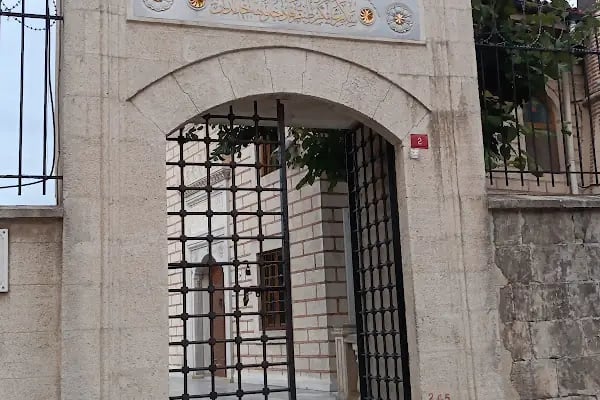 Cemalettin Uşaki Hazretlerinin kabri şerifi - Resim 9