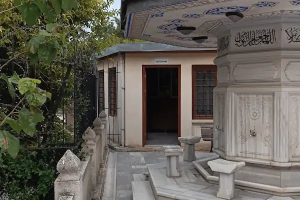 Cemalettin Uşaki Hazretlerinin kabri şerifi - Resim 11