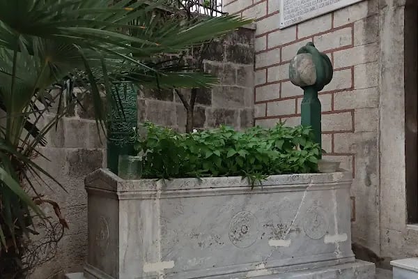 Cemalettin Uşaki Hazretlerinin kabri şerifi - Resim 7