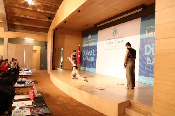 Üsküdar Üniversitesi Nermin Tarhan Konferans Salonu - Resim 8