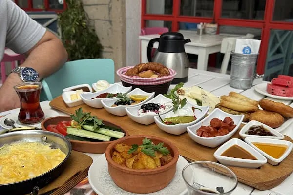 Alaçatı Muhallebicisi Balıkesir Altıeylül Cadde - Resim 4
