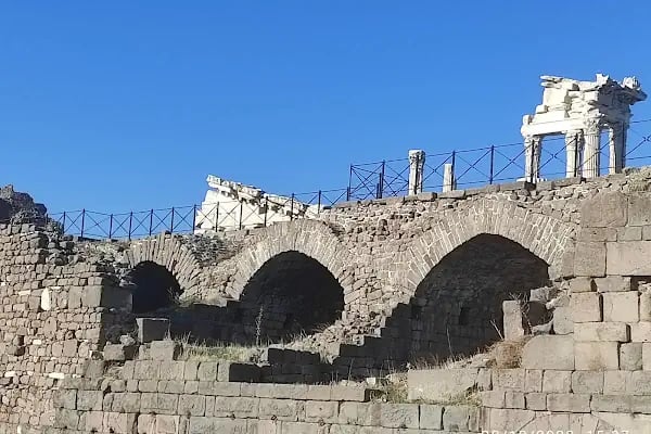 Pergamon Athena Tapınağı ve Temenosu - Resim 18