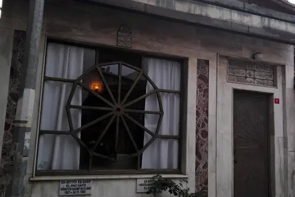Abdülhaki Nuri Baba Türbesi - Resim 3