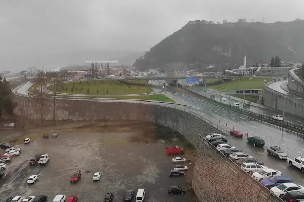 Medicalpark Trabzon Yıldızlı Hastanesi Otoparkı - Resim 2