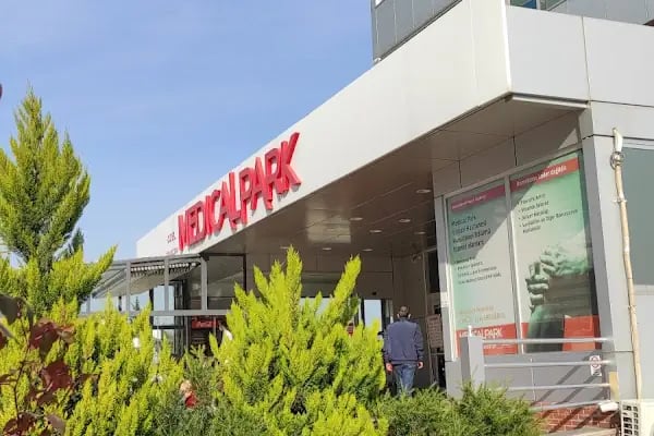 Medicalpark Trabzon Yıldızlı Hastanesi Otoparkı - Resim 9