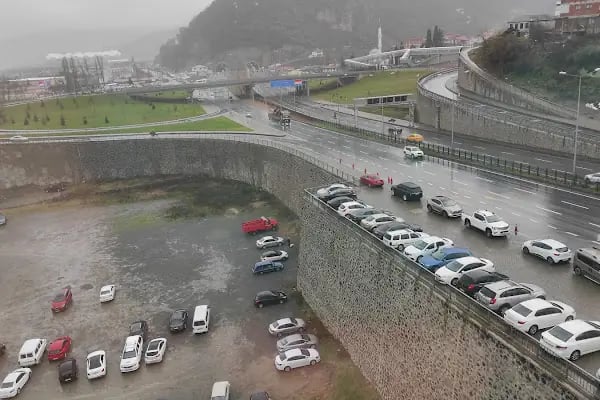 Medicalpark Trabzon Yıldızlı Hastanesi Otoparkı - Resim 13