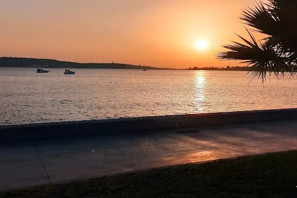 Marina Cafe - Resim 3