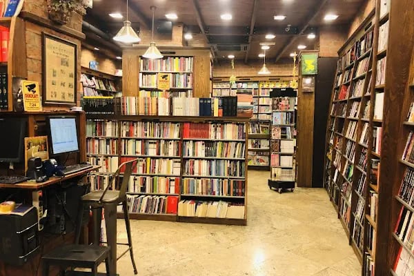 Pan Kitabevi Ve Cafe - Resim 1