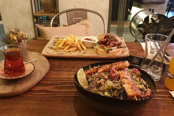 Pan Kitabevi Ve Cafe - Resim 2