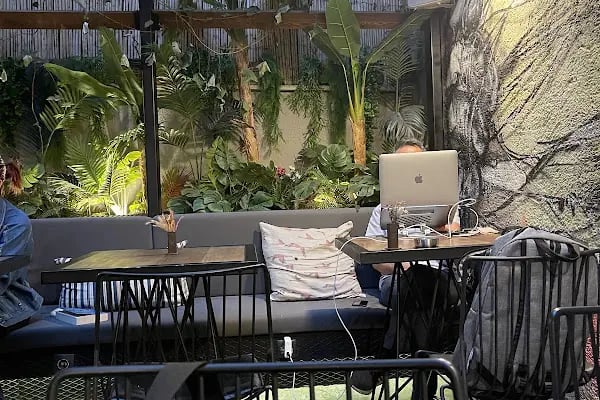 Pan Kitabevi Ve Cafe - Resim 4