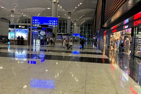 İstanbul Havalimanı Eczane International - Resim 3