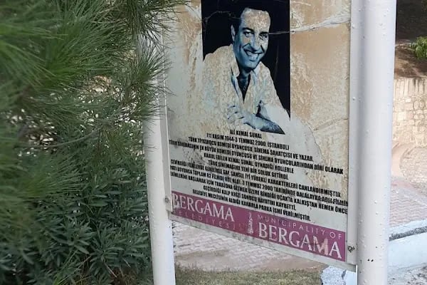 Bergama Belediyesi Kemal Sunal Parkı - Resim 5