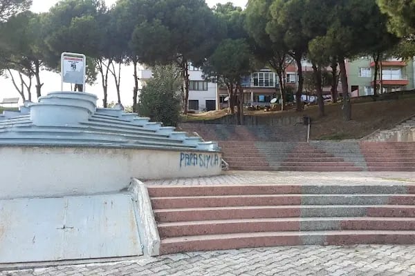 Bergama Belediyesi Kemal Sunal Parkı - Resim 4
