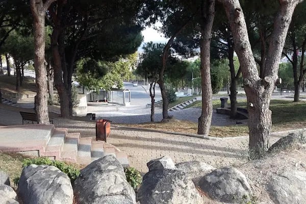 Bergama Belediyesi Kemal Sunal Parkı - Resim 2