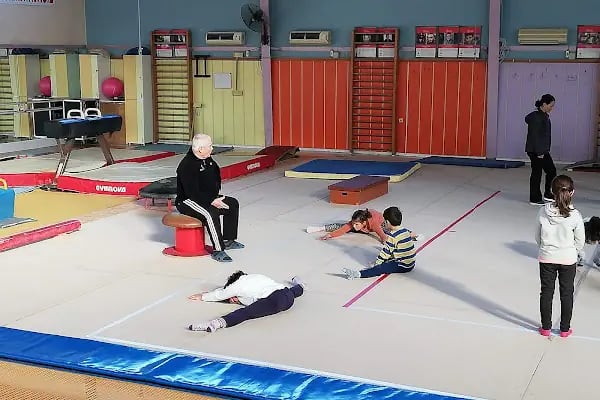 Bornova Kapalı Spor Salonu - Resim 2