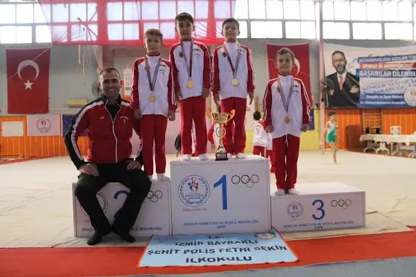 Bornova Kapalı Spor Salonu - Resim 20