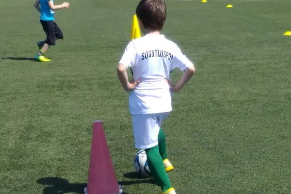 Akçaabat Belediye Futbol Sahası - Resim 5