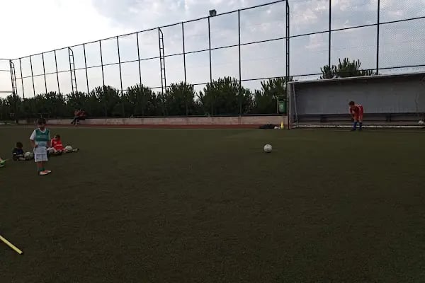 Akçaabat Belediye Futbol Sahası - Resim 18