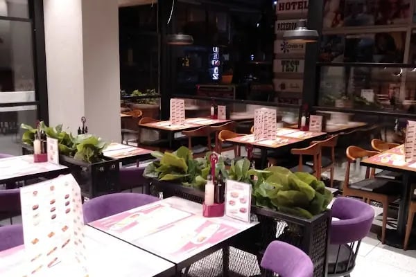 May Flower's Corner Cafe&amp;Bistro - Resim 2