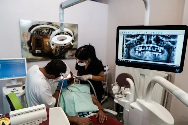 Moondent Diş Polikliniği : İmplant, Zirkonyum, Lamine Yaşamkent Diş Kliniği - Resim 14