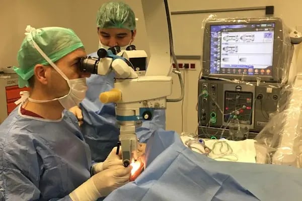 Prof. Dr. Yüksel Totan - Göz Doktoru - Retina Hastalıkları - Resim 1