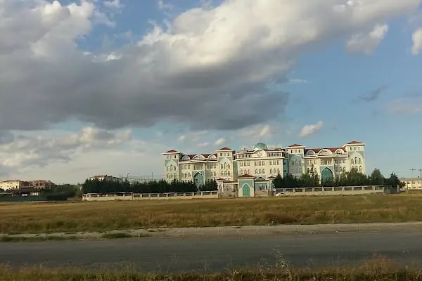 Çorlu Şehit Metin Arslan Kiz Anadolu Imam Hatip Lisesi - Resim 2