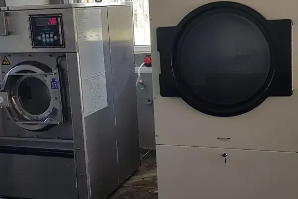 First Class Dry cleaning and laundry center and Kuru temizleme ve çamaşır servisi - Resim 4