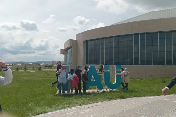 Kafkas Üniversitesi kütüphanesi - Resim 20