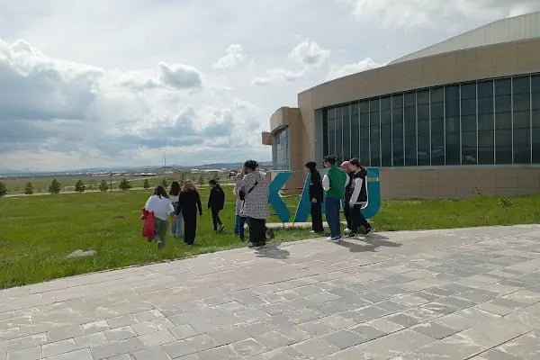 Kafkas Üniversitesi kütüphanesi - Resim 15