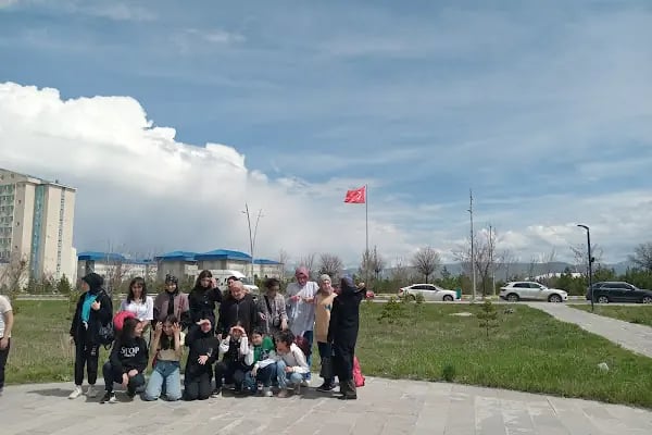Kafkas Üniversitesi kütüphanesi - Resim 9