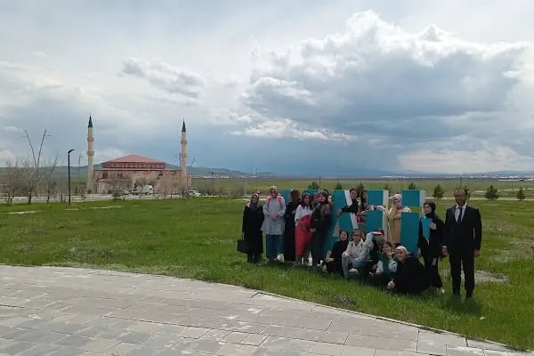 Kafkas Üniversitesi kütüphanesi - Resim 7