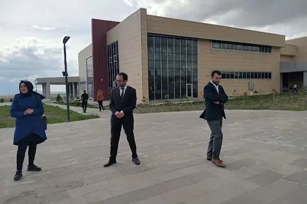 Kafkas Üniversitesi kütüphanesi - Resim 6